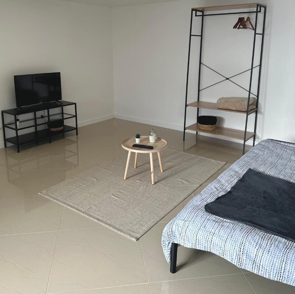Petite Maison studio tout confort cosy Givors autoroute et gare photo 3