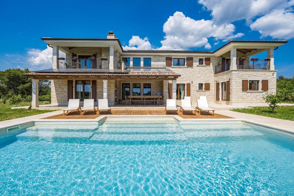 Villa Campagna near Fažana with 7250m2 large garden and sauna photo 1