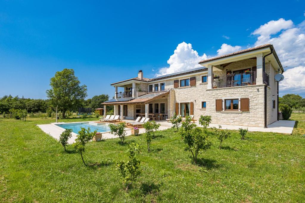 Villa Campagna near Fažana with 7250m2 large garden and sauna photo 4
