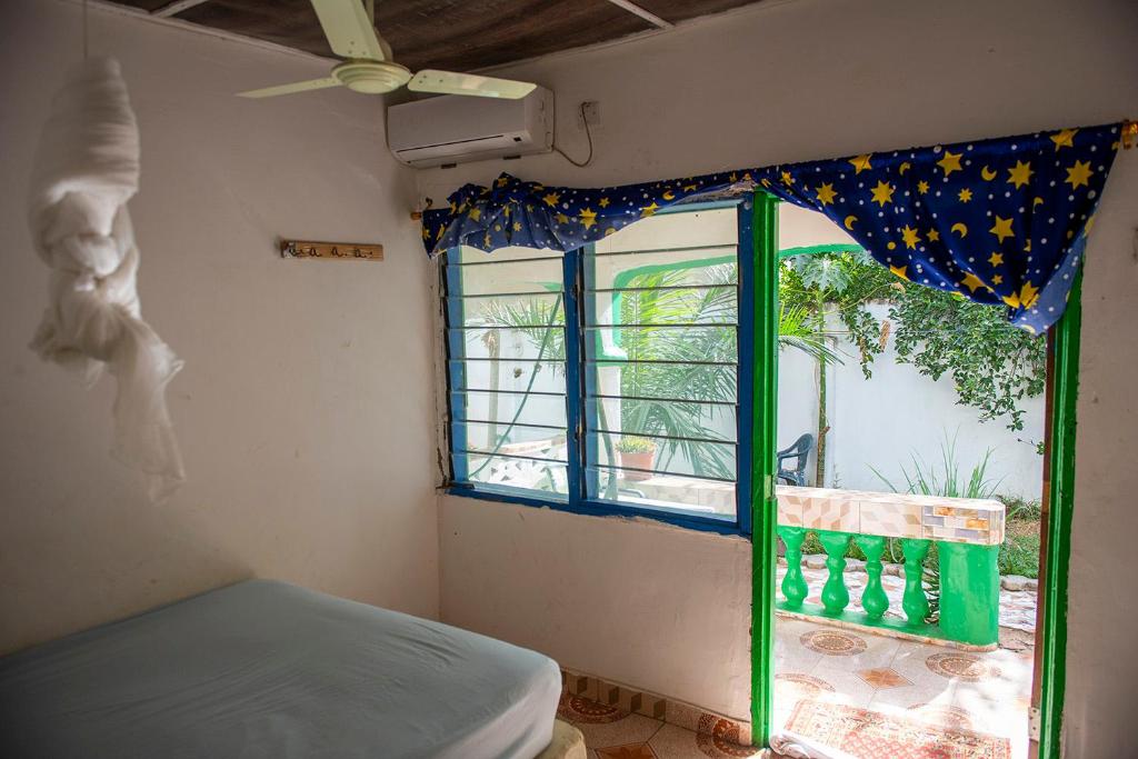 Happy Corner Lodge Janjangbureh photo 4