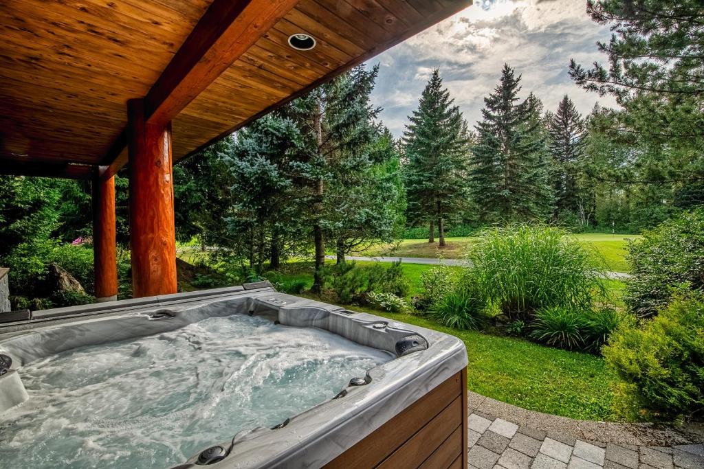 Glacier View Chalet - Tranquil Chalet with Private Hot Tub & Golf Course Views - Whistler Platinum photo 2