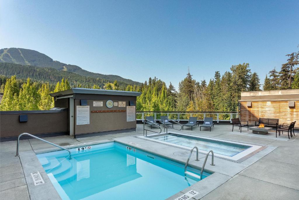 Le Chamois 206 - Large Condo on Blackcomb, Ski-In Ski-Out, Pool, Hot Tub, Fireplace - Whistler Platinum photo 1