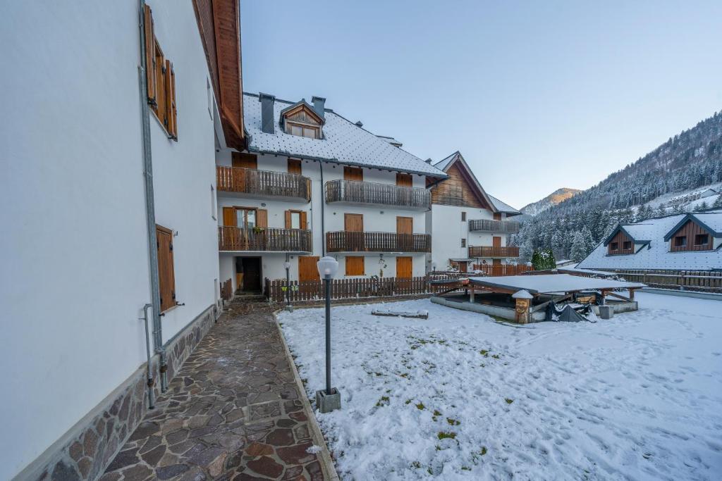 Small & Charming Apt - Overlooking the Alps photo 3