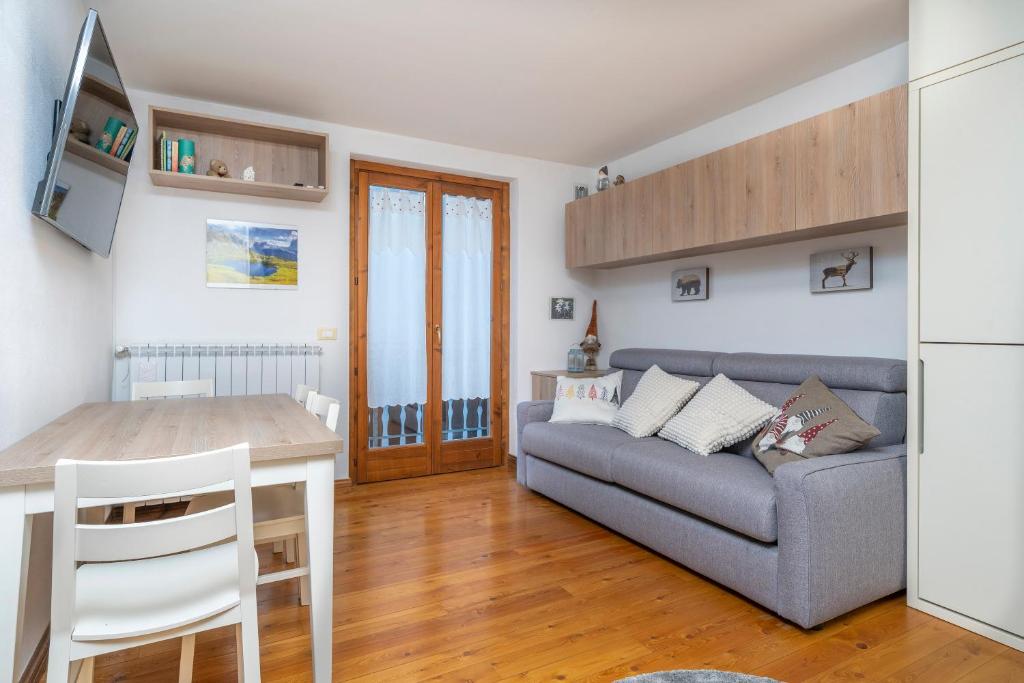 Small & Charming Apt - Overlooking the Alps photo 1