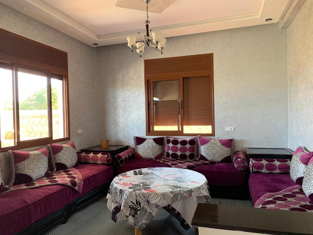 Villa avec piscine à louer aux environs de Birjdid 46km km de Casablanca route d'El Jadida
