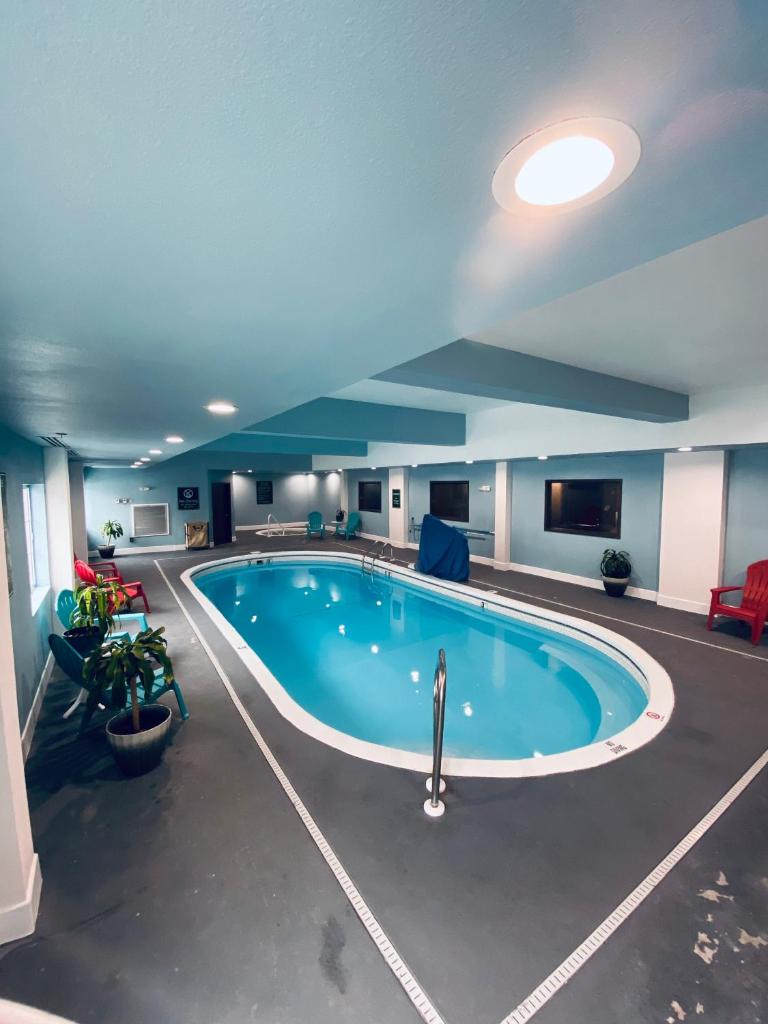 La Quinta Inn & Suites by Wyndham Harrisburg-Hershey image