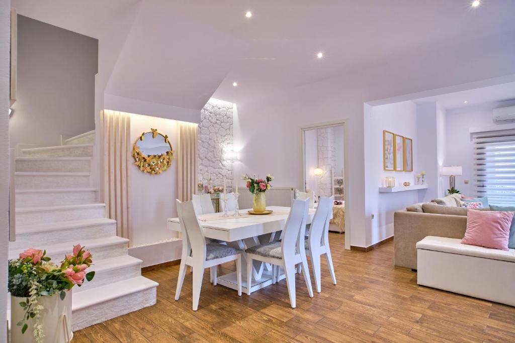 Elena Luxury Suite Agios Stefanos photo 4