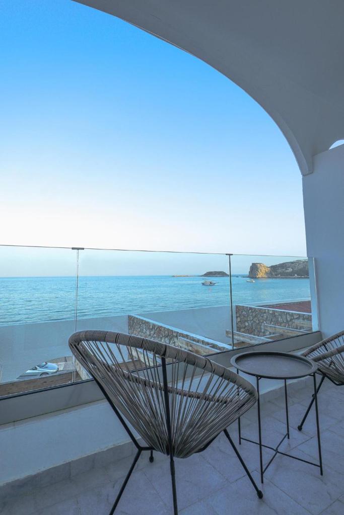 Delfini Beach Hotel & Suites photo 1