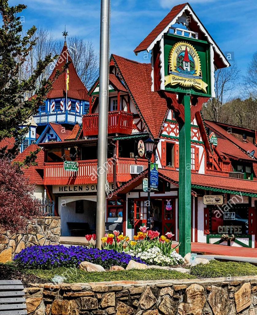 Bear Creek Lodge and Cabins in Helen Ga - Pet Friendly, River On Property, Walking Distance to downtown Helen photo 2