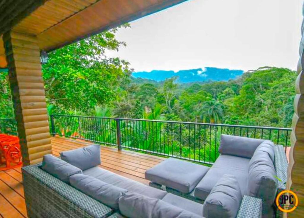 Modern Mountain View Home by Nauyaca Waterfall