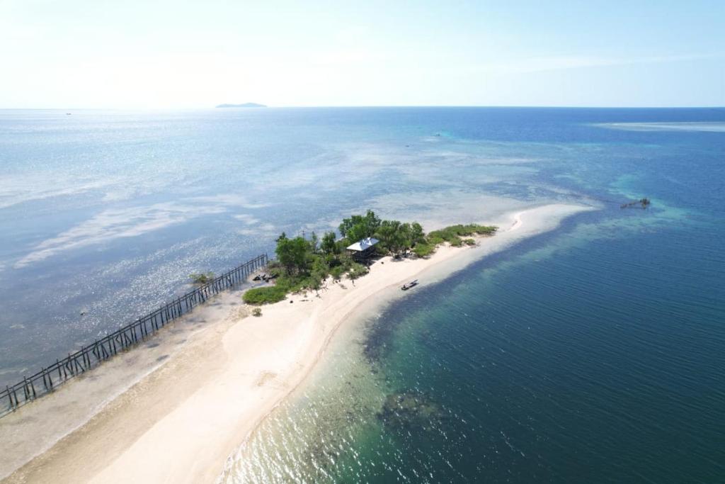 Pondok Wisata terapung desa Palaes photo 1