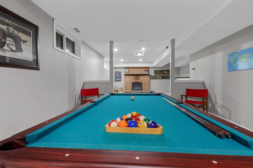Fergus Deluxe Basement - BBQ and Pool Table Fun photo 1
