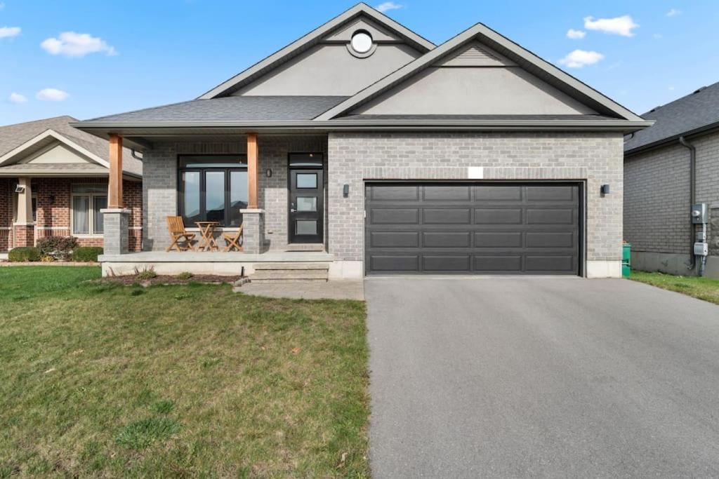 Elegant 4BR Family Home by Prince Edward Area