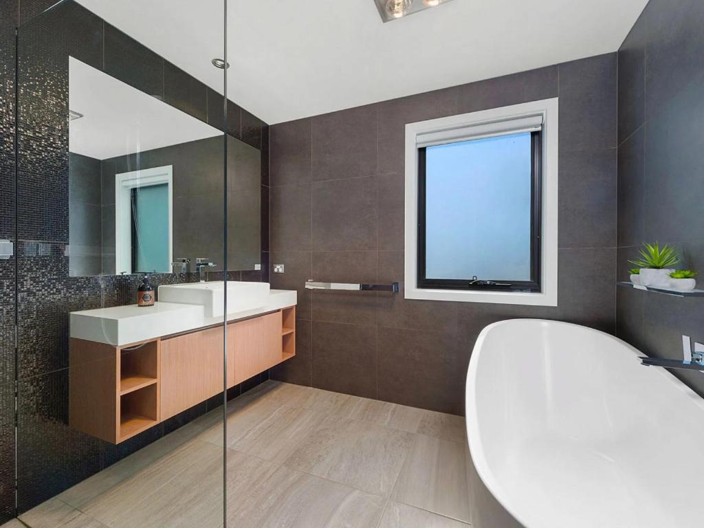 Soho Beach House - Apollo Bay photo 4