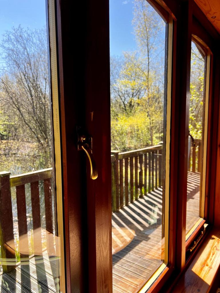 Secluded Rustic Cabin - A Digital Detox Paradise. photo 2