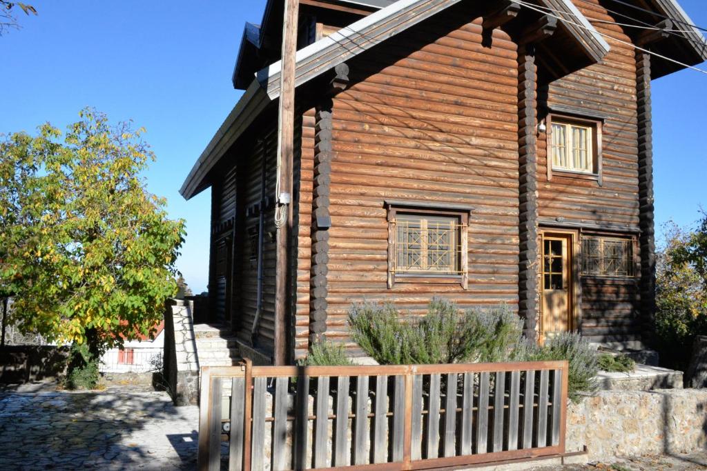 Oreias Chalet photo 2