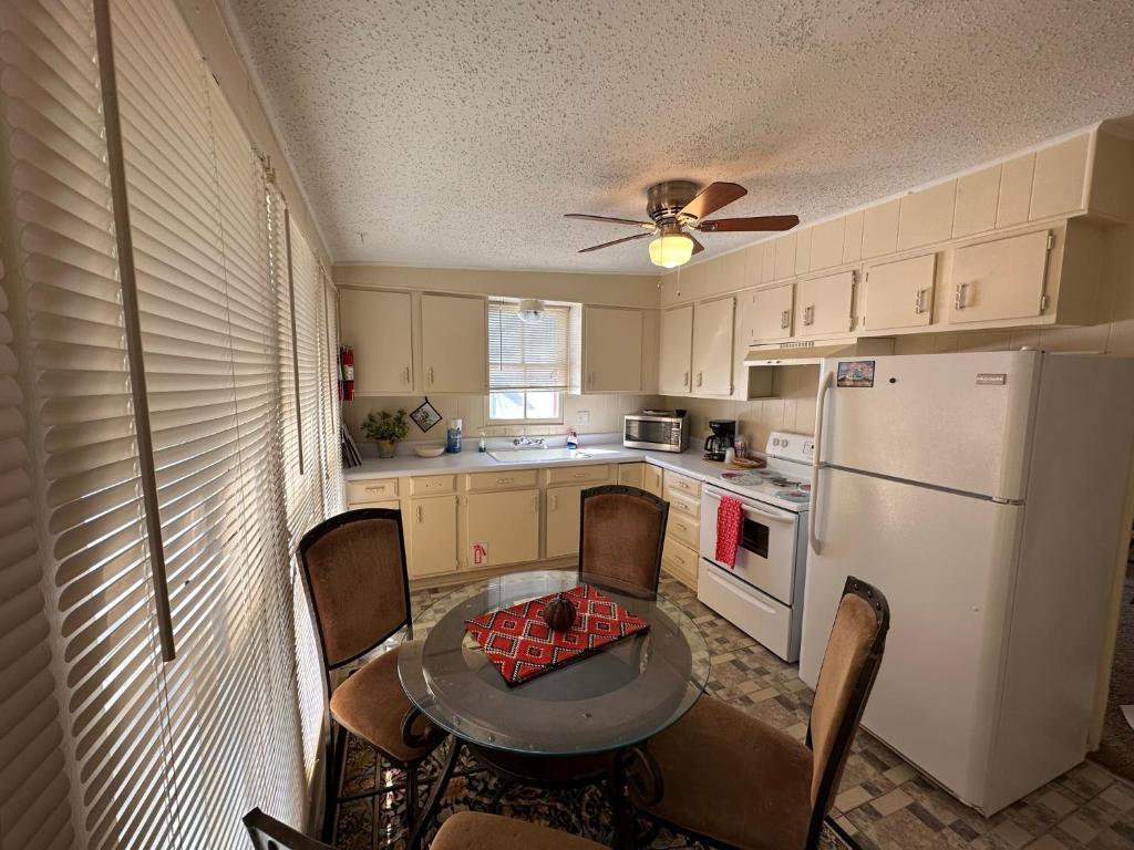 Carriage Inn - Tarpley Suite 5 photo 4