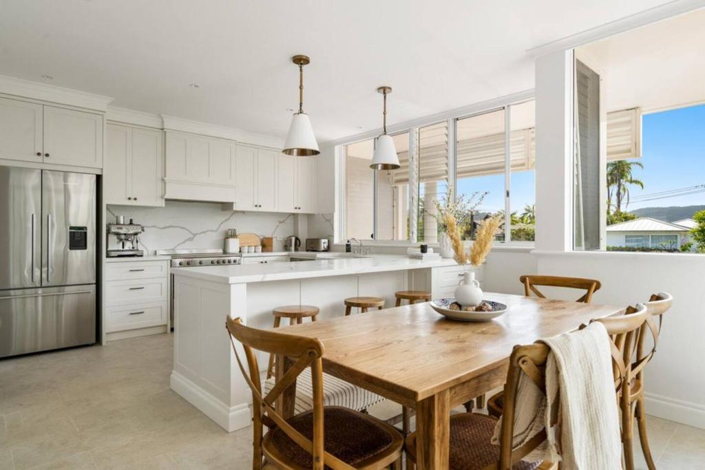 Designer Retreat Meets Vibrant Beachside Living photo 2