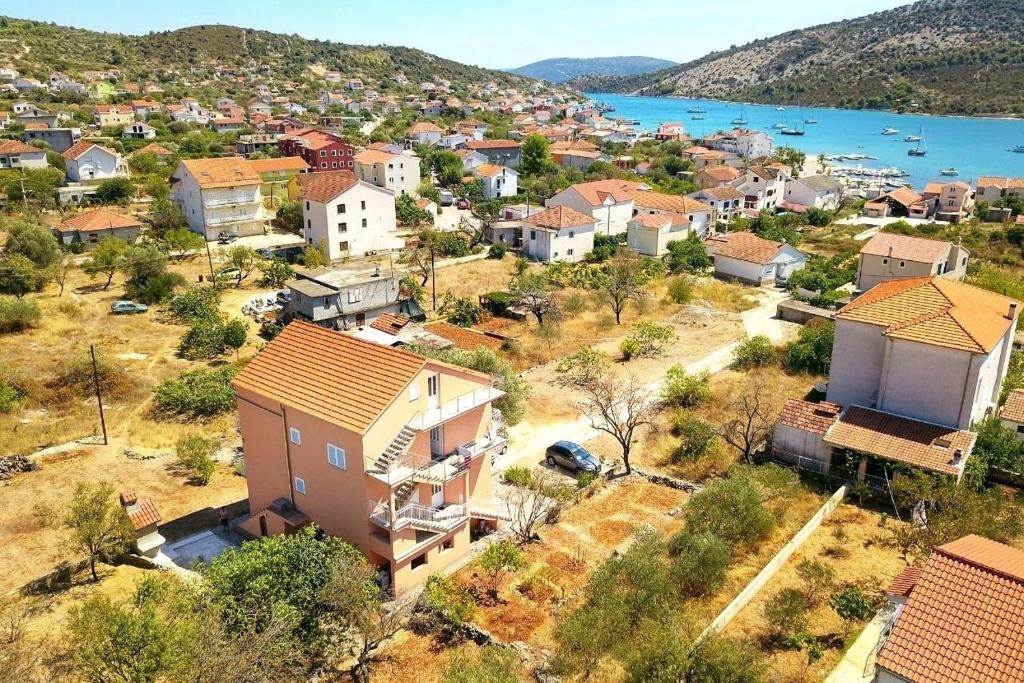 Family friendly apartments with a swimming pool Vinisce, Trogir - 12676 photo 1