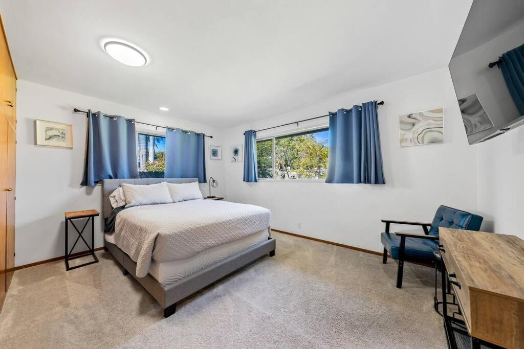 Spacious pool home in Pasadena photo 2