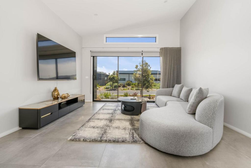 Opulence Cove photo 4