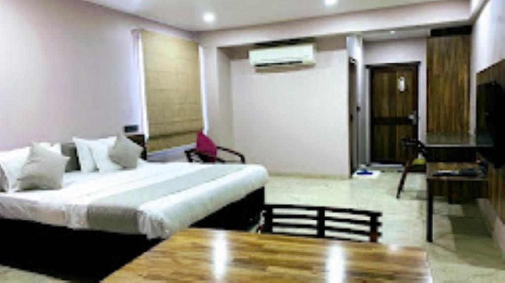 HOTEL RADHE Anand photo 3