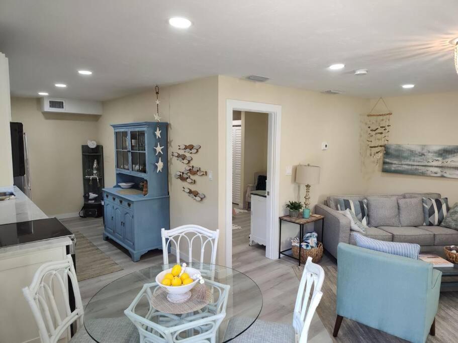 New Renovated! Half Duplex, .09 miles to the Beach photo 2
