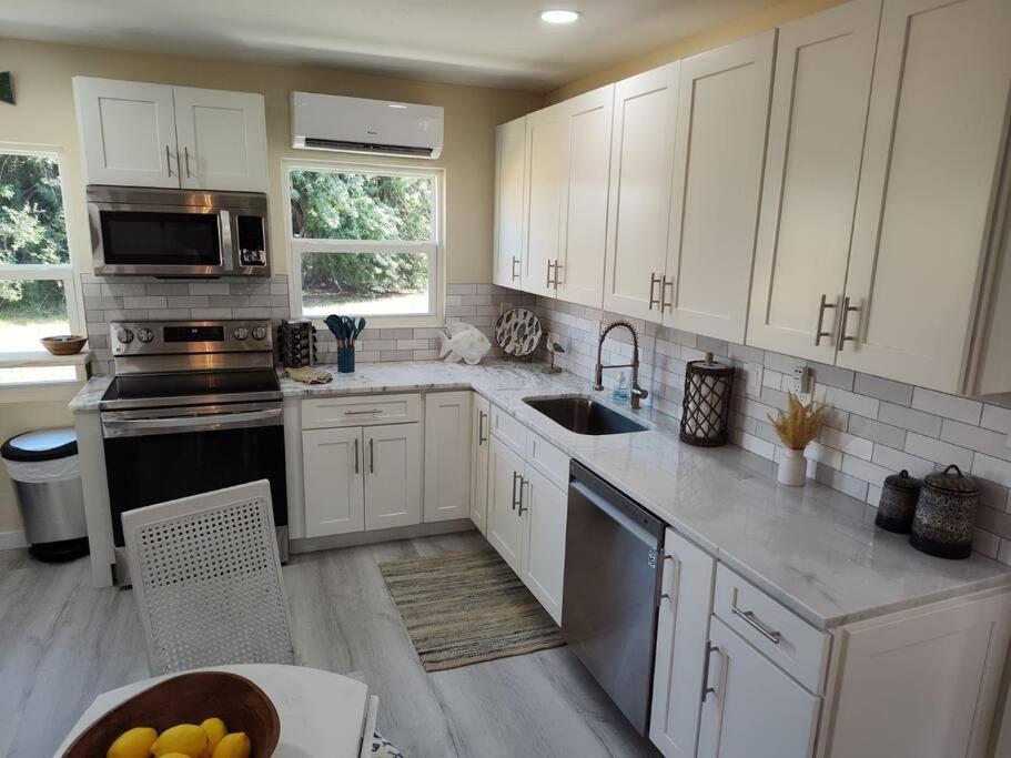 Completely Renovated! Half Duplex 1mile to Beach photo 1