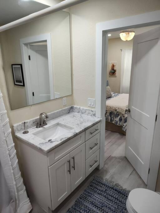 Completely Renovated! Half Duplex 1mile to Beach photo 2