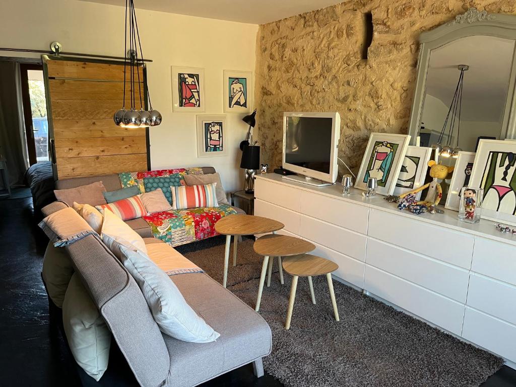 Charmante dépendance avec jardin dans Domaine privé à 10 mn d’Aix en PCe photo 2