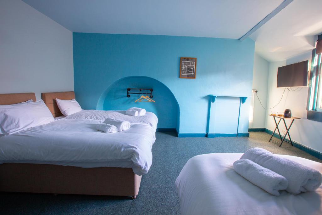 The Crown & Anchor Room Type - Triple Room with Shared Bathroom