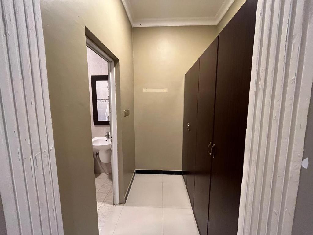 King bed room in Salalah Social club photo 4