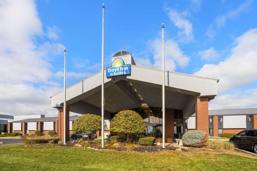 Days Inn & Suites by Wyndham Northwest Indianapolis image