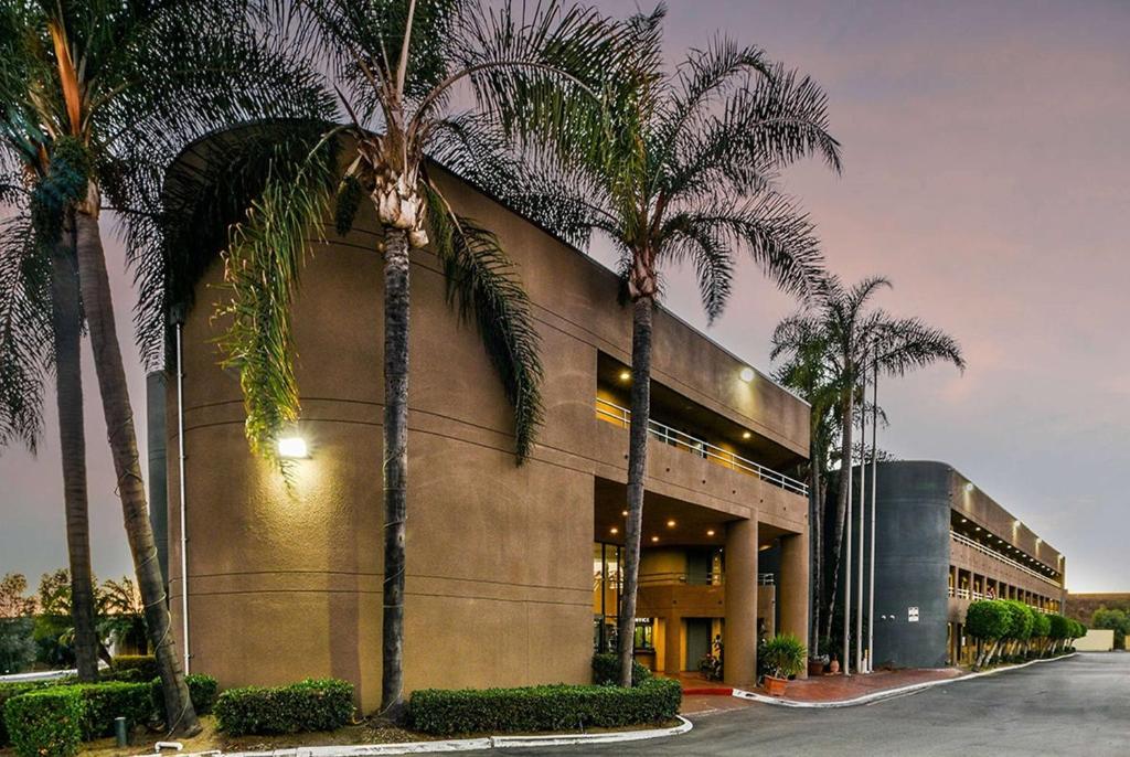 Travelodge by Wyndham Commerce Los Angeles Area image