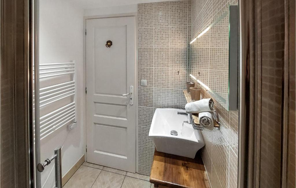 1 Bedroom Gorgeous Home In Maclas photo 2