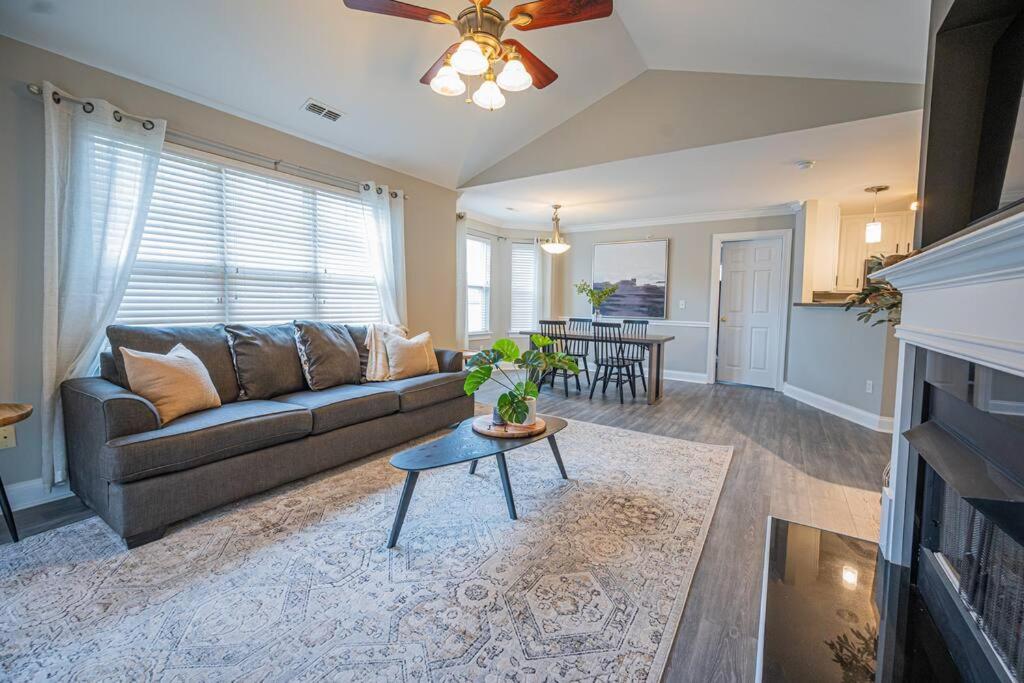 Spacious 2 BR 2 BA in University City Charlotte image