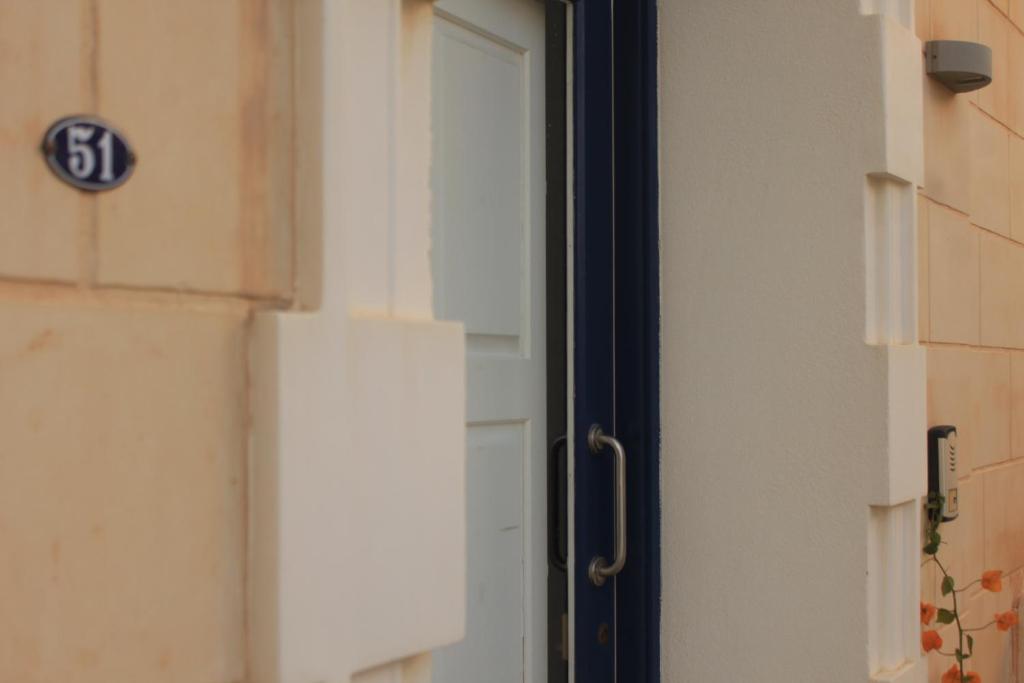 Door 51 photo 3