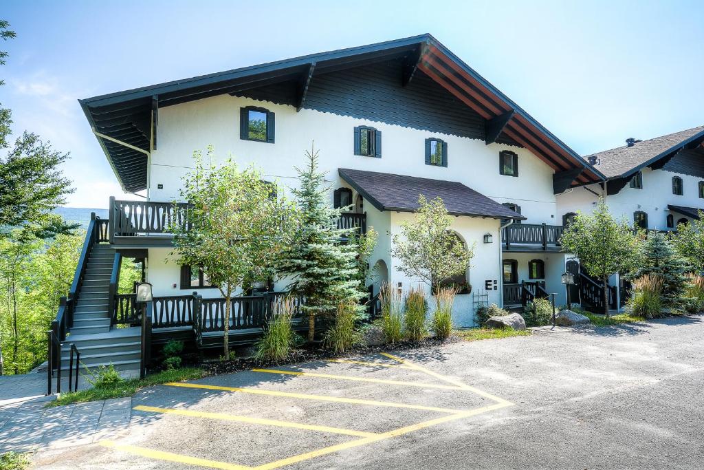 Stunning Condo - View on Lake Tremblant & Mountain photo 1