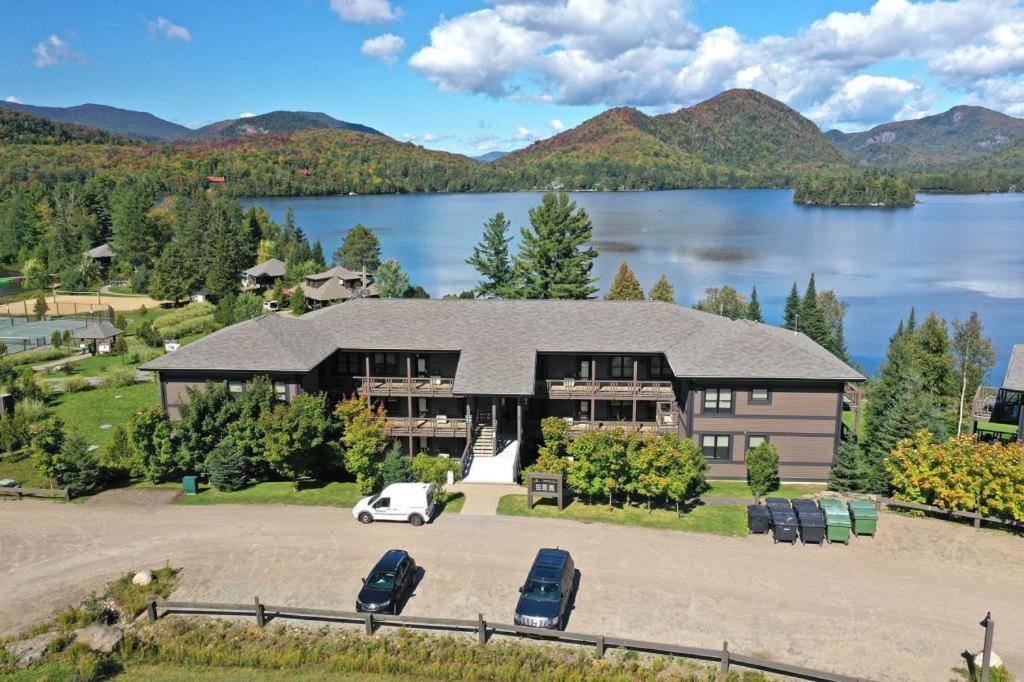 Deluxe Suite - View on Lake & 6 Min from Tremblant Versant Nord photo 1