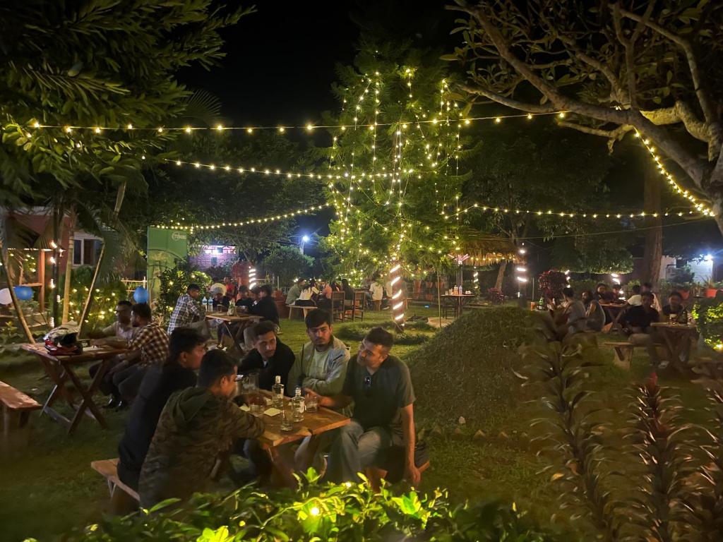 Hotel Tharu Garden And Beer Bar photo 2