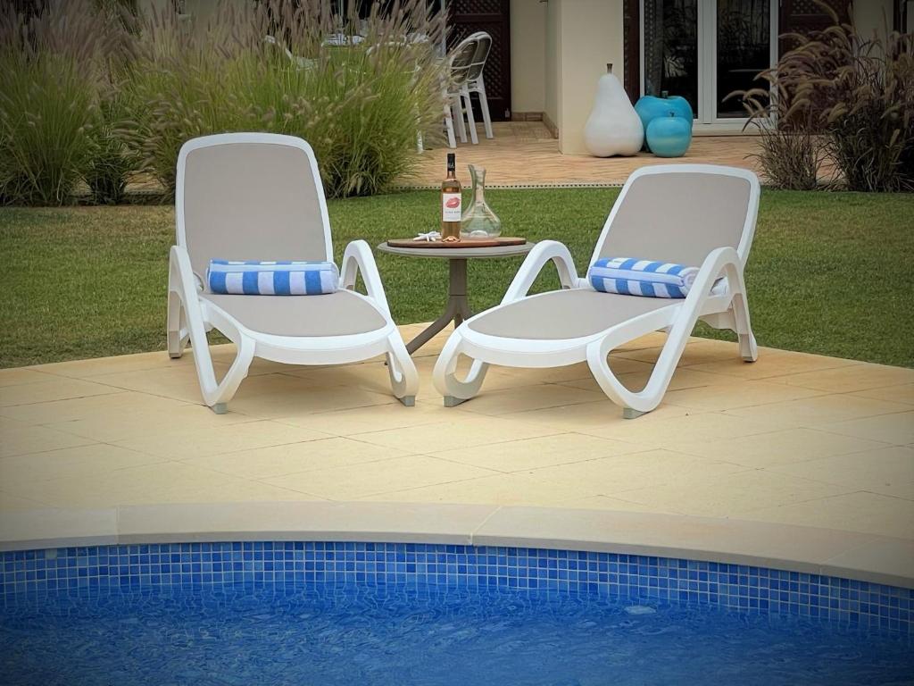Villa Cascata, 3 bedroom, Pool, close to Olhos de Agua photo 4