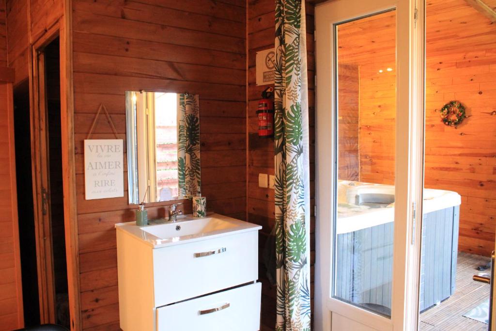 Au coucher du soleil, chalet avec jacuzzi et sauna photo 4
