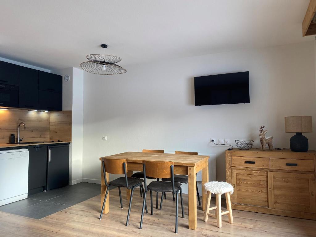 Appartement rénové T2, vue montagne photo 2