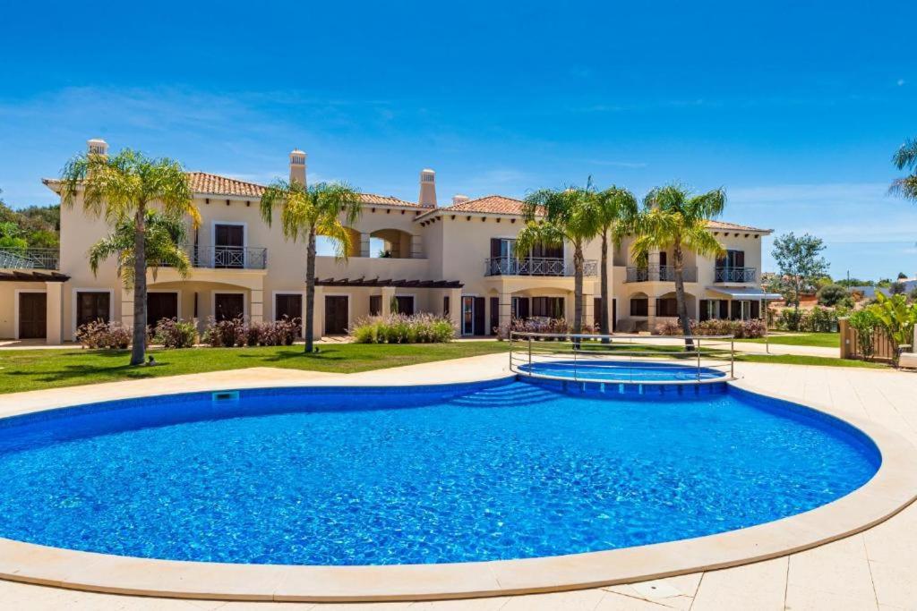 Villa Cascata, 3 bedroom, Pool, close to Olhos de Agua photo 1