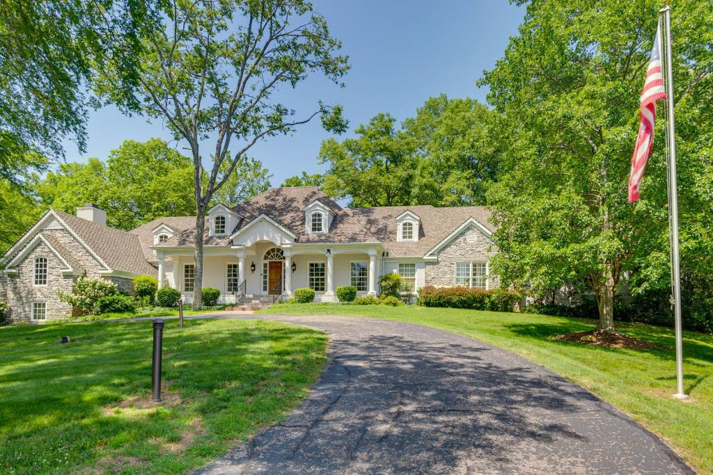 White Horse Farm with Hot Tub on 41 Acres! photo 2