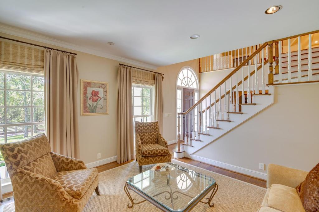 White Horse Farm with Hot Tub on 41 Acres! photo 4