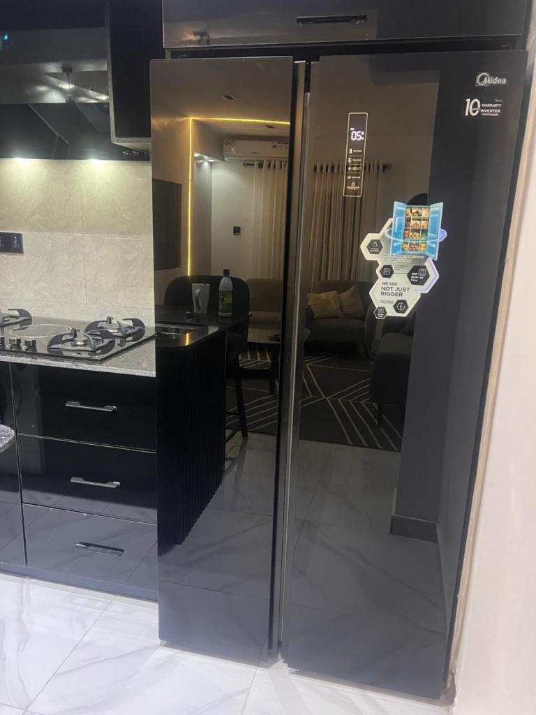 9 mins to giwa water park, open kitchen, digital shower photo 1