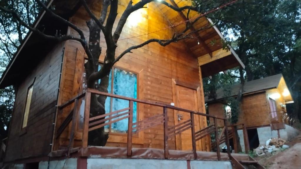Jhari Mountain View (Tree house) Homestay