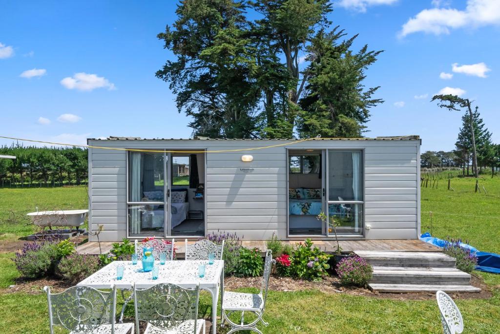 MGM Studio Cabin - Himitangi Holiday Studio photo 1