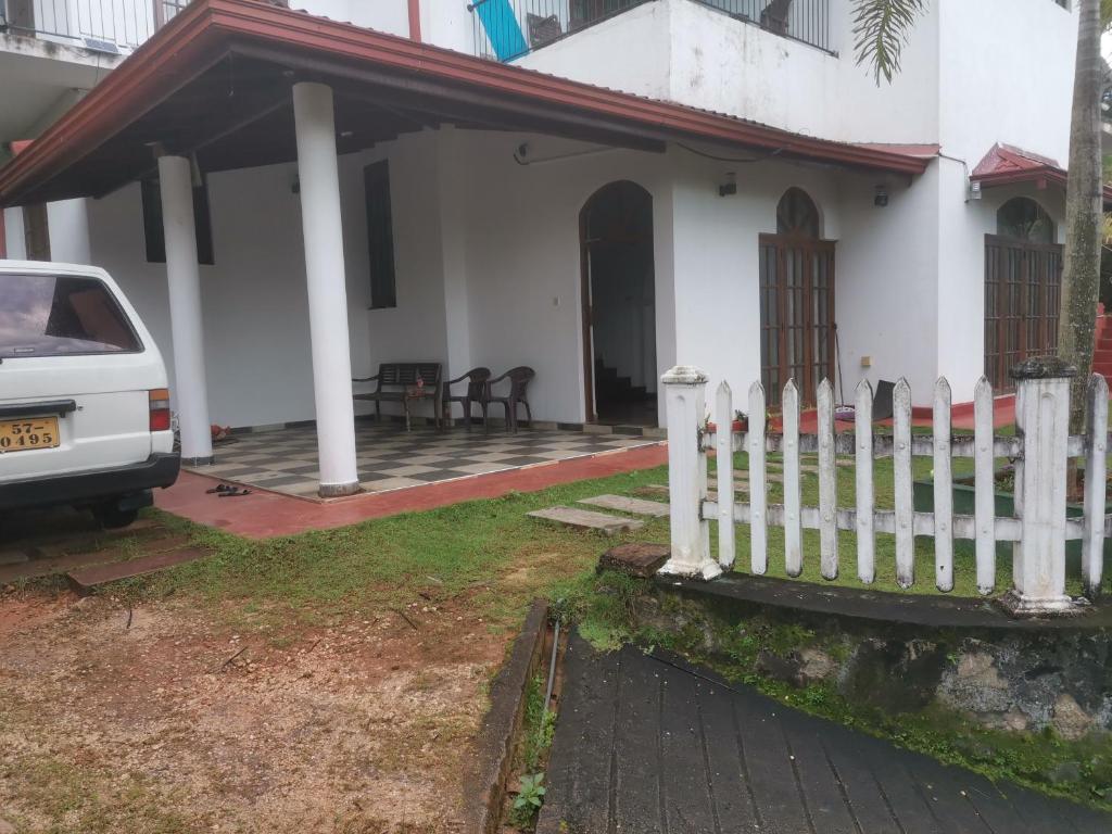 Kandy ambuluwawa mount villa photo 1